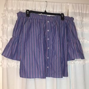 ✨Abercrombie and Fitch Off the Shoulder Top✨